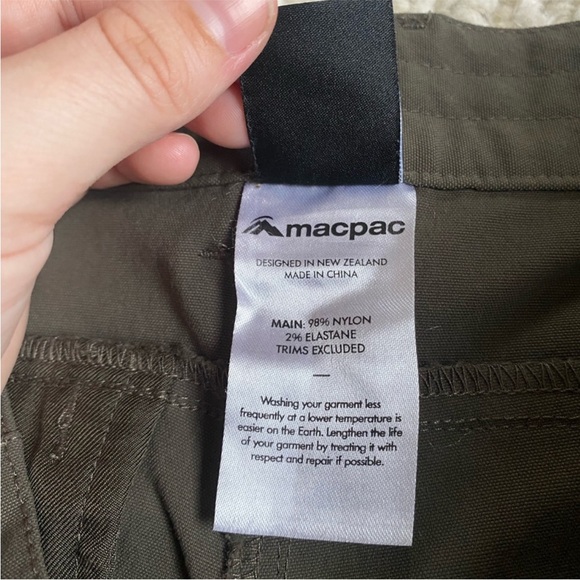 Macpac Men's Weekender Shorts in tarmac size small - Picture 8 of 8